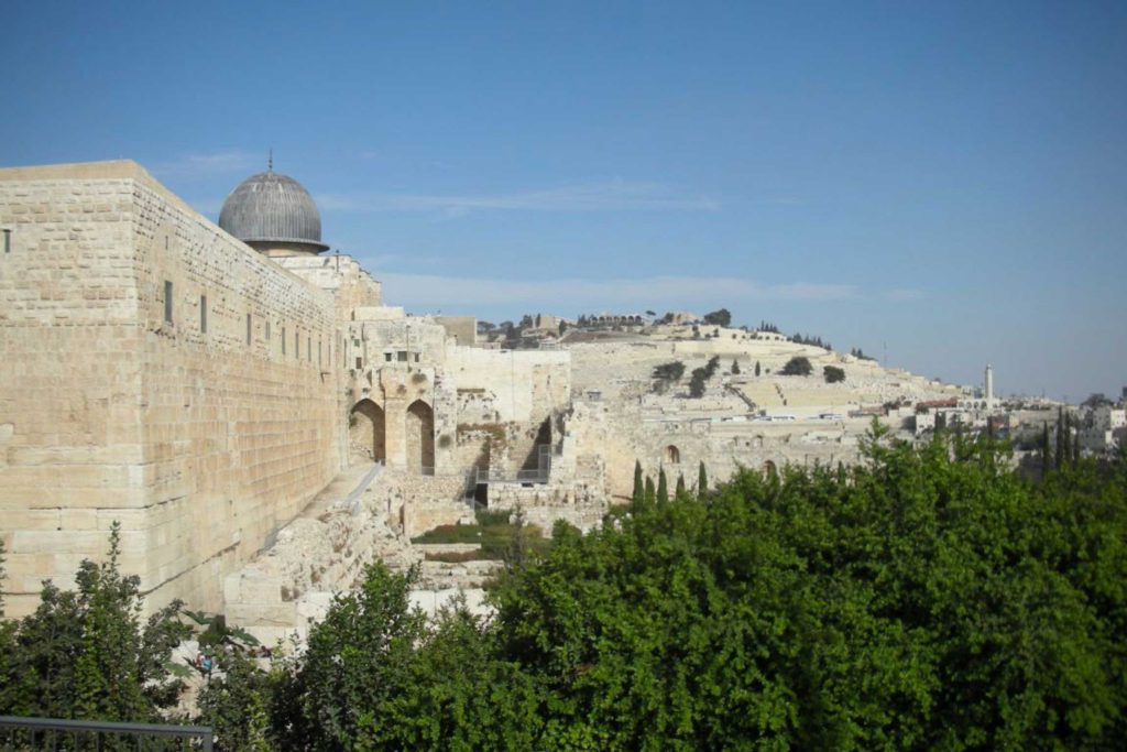 Easter-Holy-Week---temple-mount-of-olives-Joe-Walsh-Tours-(1)